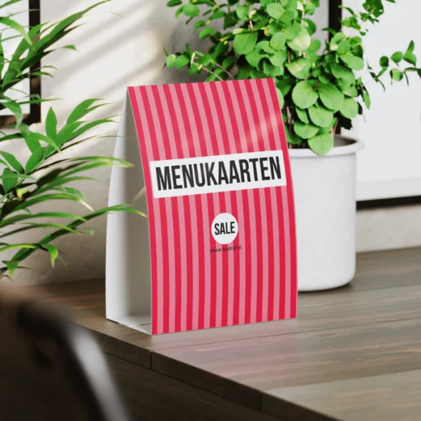 Menukaart staand op tafel